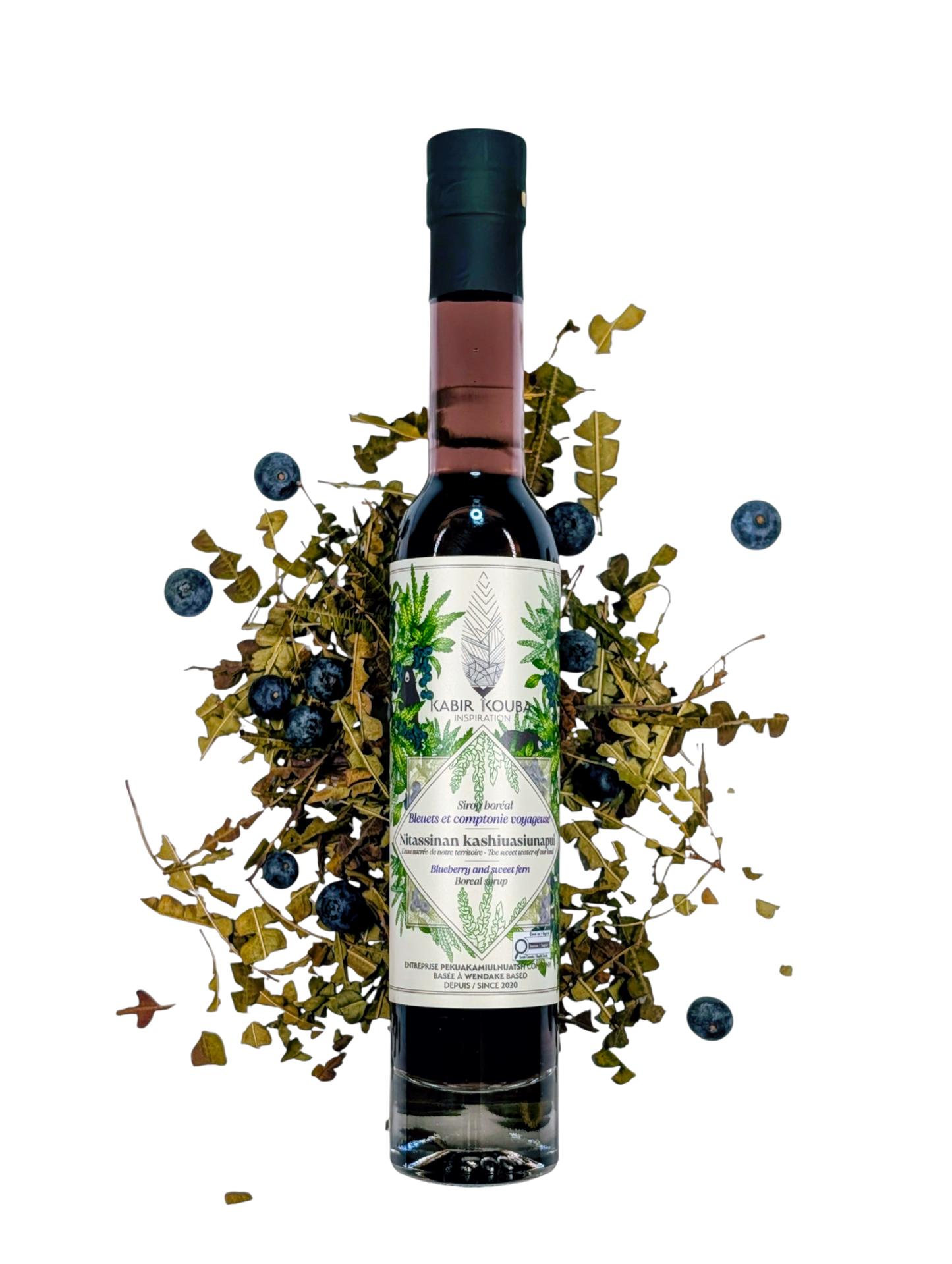 Bouteille de sirop boréal bleuet et comptonie voyageuse 200 ml par Kabir Kouba Inspiration, entourée de bleuets et de feuilles de comptonie